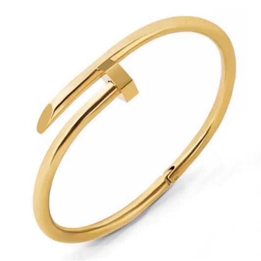 Axel Nail bracelet